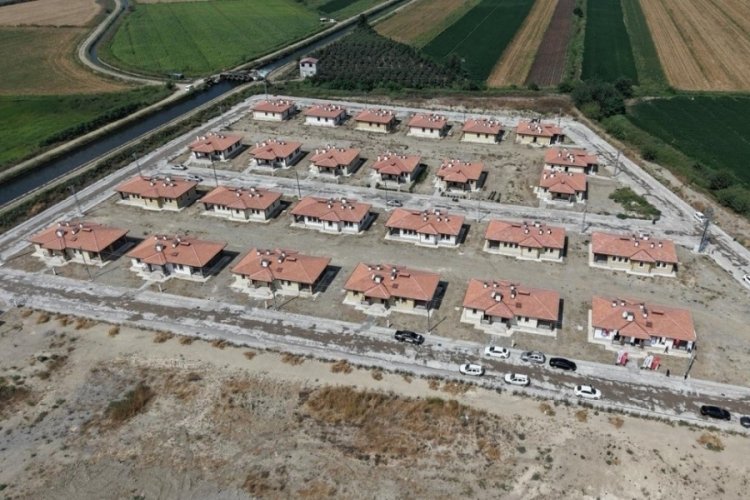 Ömürlük konutlar depremzedelere teslim edildi