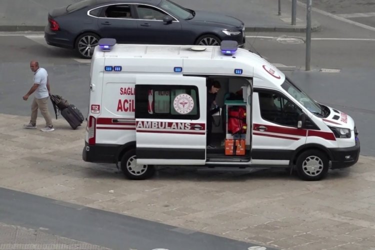 Meydanda merdivenlerden düşen şahıs yaralandı