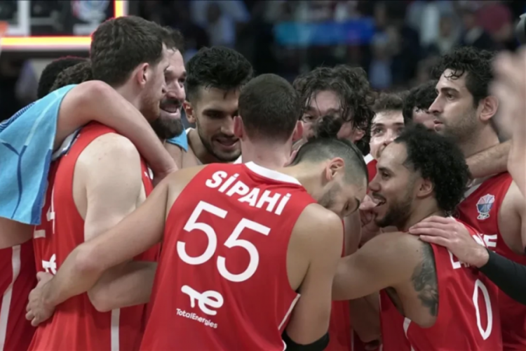12 Dev Adam fırtına gibi: Çekya'yı devirdi, EuroBasket'te namağlup ilerliyor