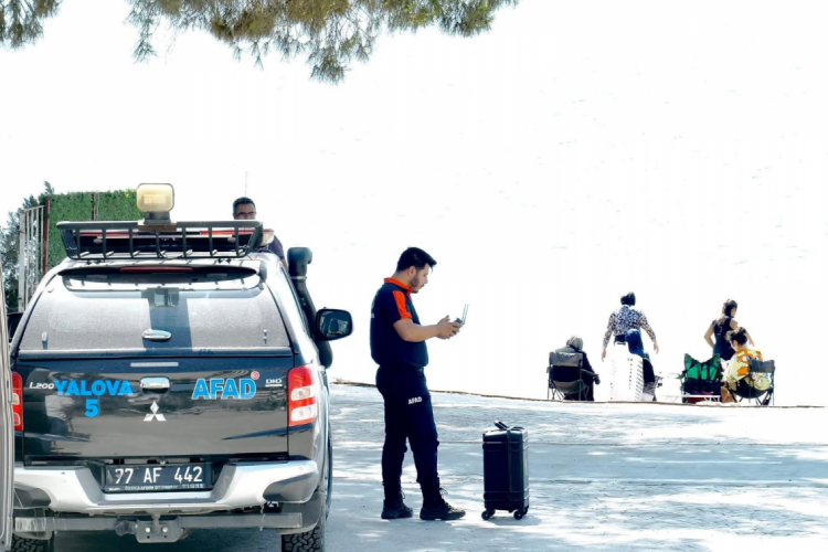 Denizde hareketsiz duran vatandaş ekipleri harekete geçirdi! 