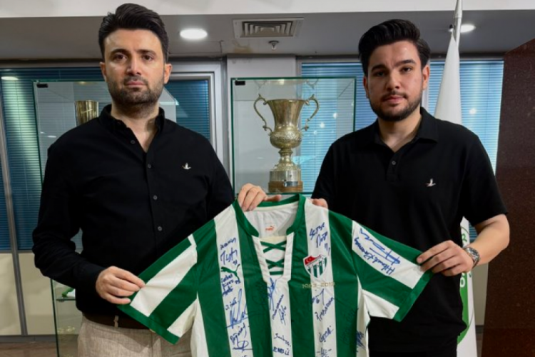 Bursaspor, Çağan Ata bebeğe destek olmaya devam ediyor!