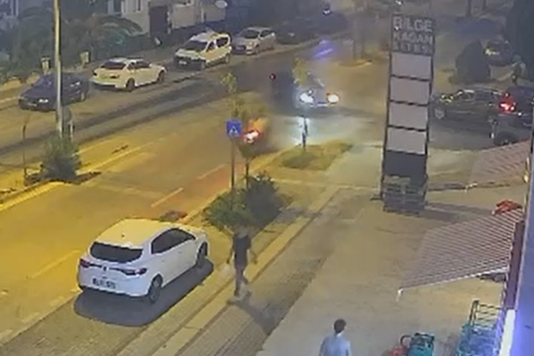 Bursa'da trafik kazası! 16 yaşındaki sürücü ölümden döndü...