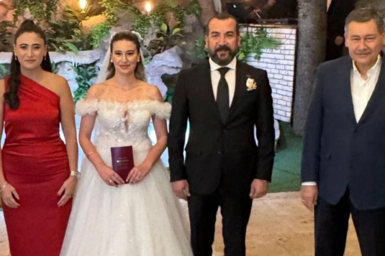  Nikah masasında sürpriz: Zihni Çakır'ın şahidi Melih Gökçek çıktı 