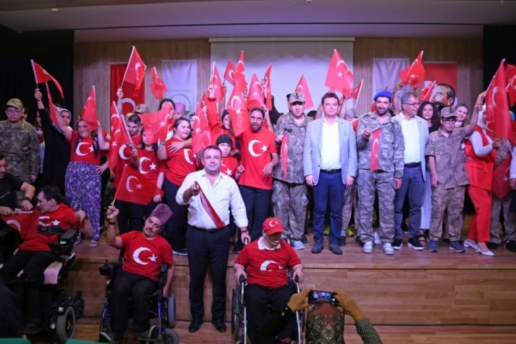 Engelli bireylerden Osmangazi'de 30 Ağustos Zafer Bayramı kutlaması