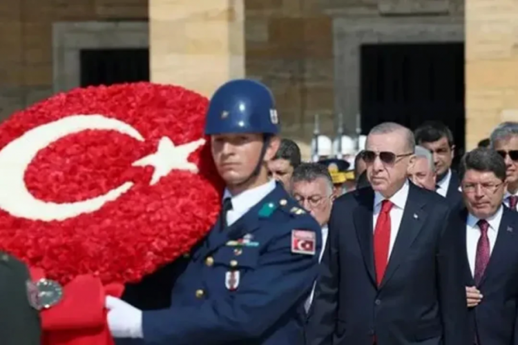 Cumhurbaşkanı Erdoğan ve devlet erkanı Anıtkabir'de