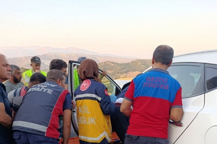 Adıyaman'da minibüs ile otomobil çarpıştı: 5 yaralı