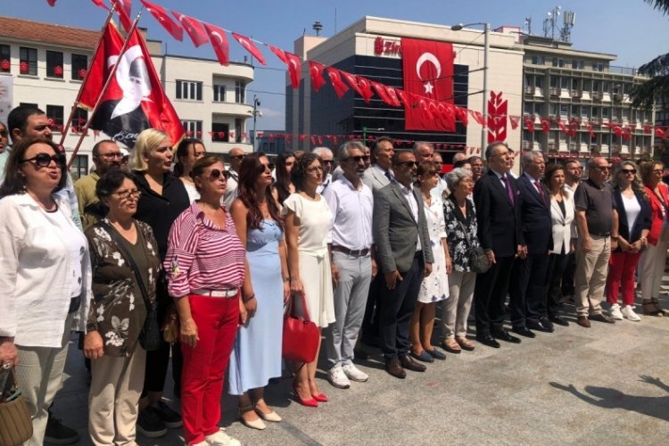 ADD Bursa Şubesi'nden 30 Ağustos Zafer Bayramı'nda Atatürk'e çelenk!