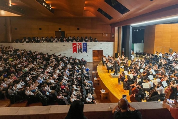 Bursa'da Zafer Bayramı ruhu müzikle yankılandı