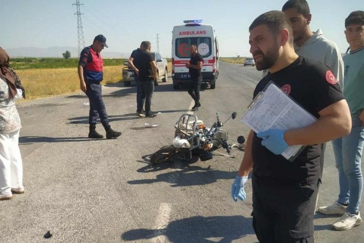 Motosiklet ile otomobil çarpıştı: 1 yaralı