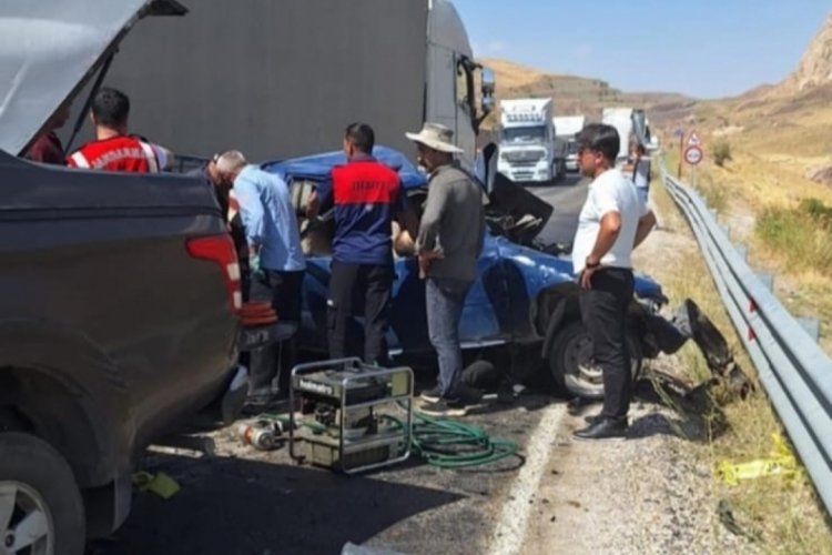 Katliam gibi kaza! 4 ölü, 2 yaralı...