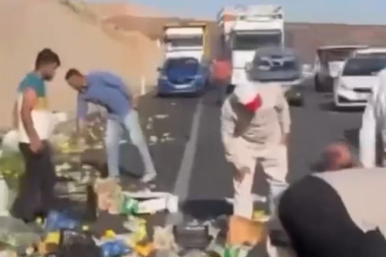 Siirt'te kontrolden çıkan pikap yol kenarına savruldu