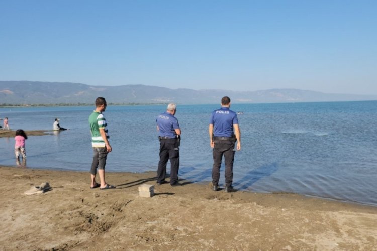 Bursa'da esrarengiz buluş! Göl kenarında buldu, koşa koşa oraya gitti