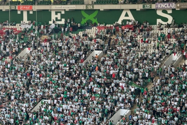 Bursaspor taraftarları stadı doldurdu!  