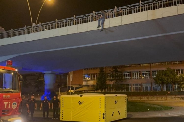 Sıkıldıkça canına kıymak istiyor: Yine ortalığı birbirine kattı!