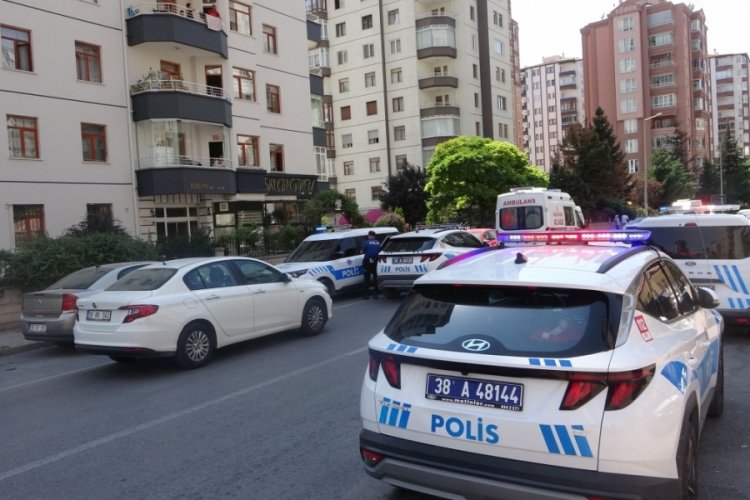 Evinde tabancayla vurulmuş halde bulundu 