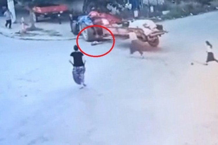 Bursa'da babasının kullandığı traktörün altında kalmıştı! Feci kazanın görüntüleri çıktı...