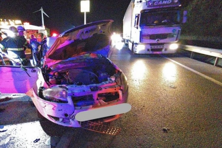 Orhangazi - Yalova yolunda otomobil ile tır çarpıştı! 3 yaralı... 