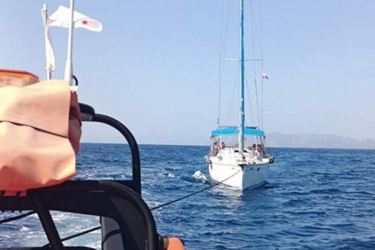 Fethiye açıklarında sürüklenen teknedeki 2 kişi kurtarıldı