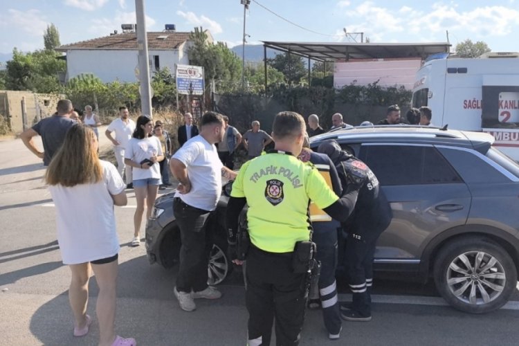 Bursa'daki trafik kazasına belediye başkanından anlık müdahale! O anlar kamerada...