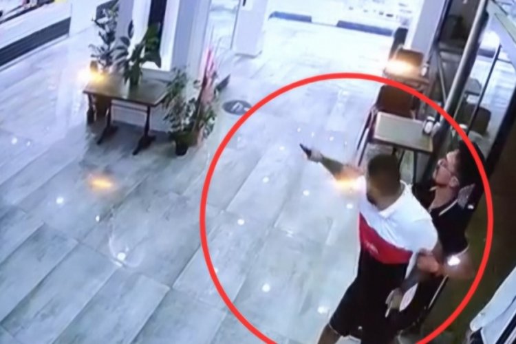 Yanına 5 kişi aldı: Kafe kurşunladı!