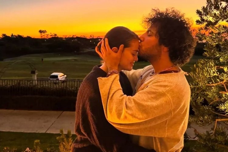  Düğün öncesi tatil kaçamağı: Selena Gomez'den aşk pozu 