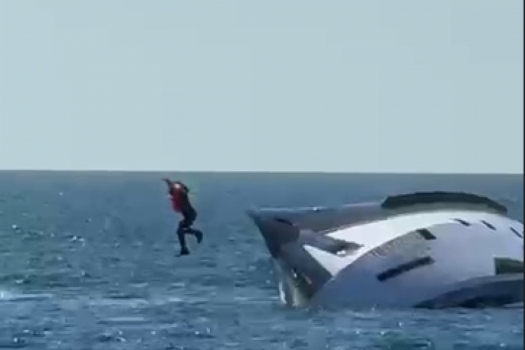 Sahibine 15 dakika önce teslim edilen yat battı! O anlar kamerada...