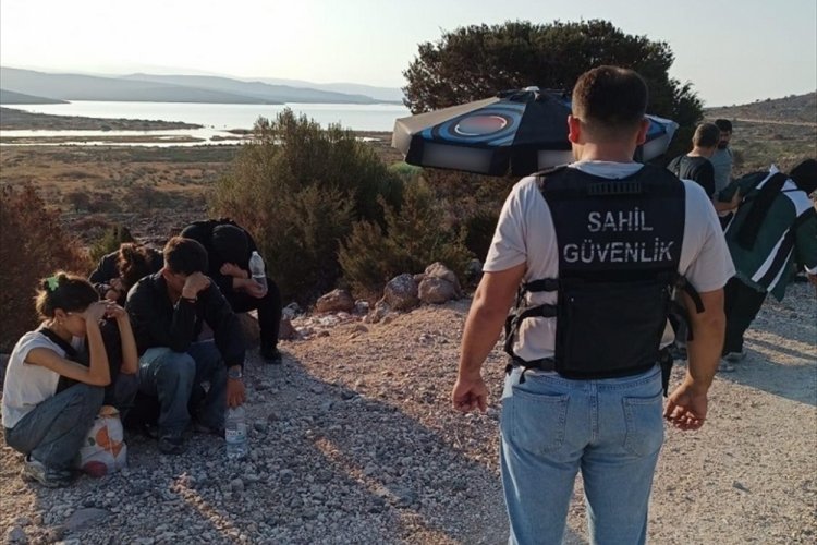İzmir'de 82 düzensiz göçmen yakalandı, 10 düzensiz göçmen kurtarıldı