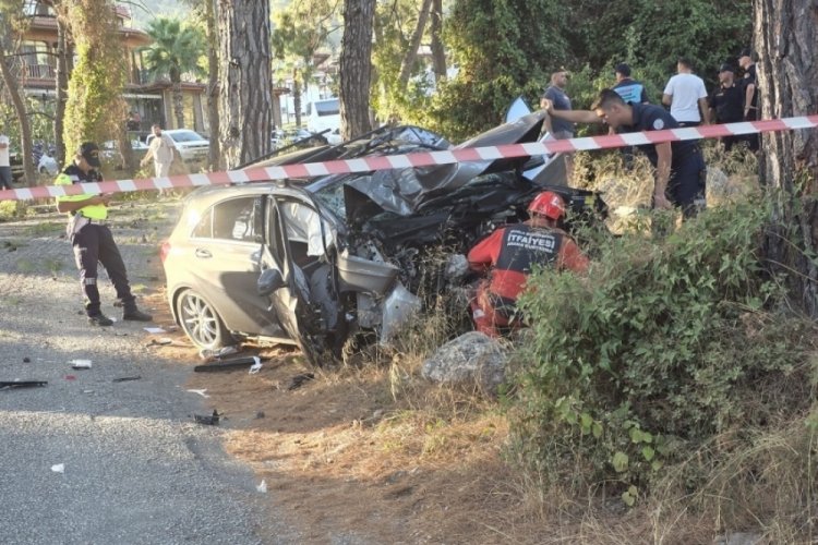 Ağaca çarpan otomobile 1 kişi hayatını kaybetti!