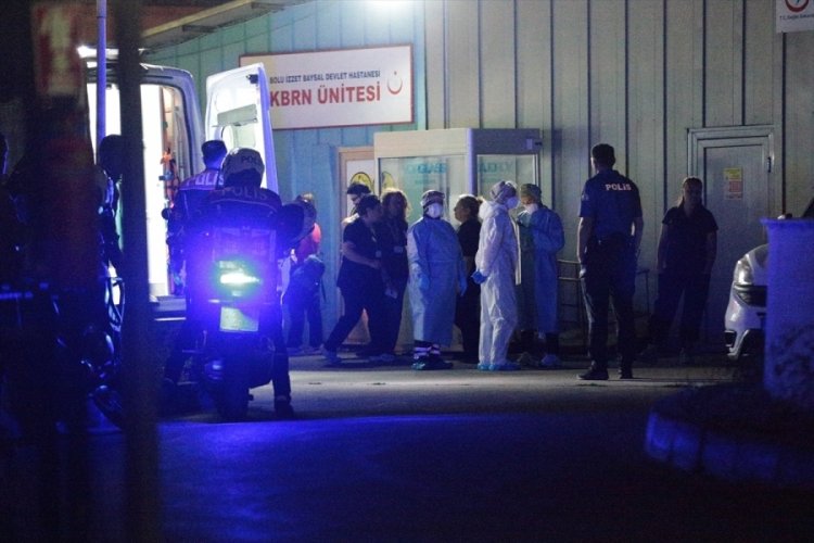 Şüpheli maddeyi inceleyen polisler hastanelik oldu!