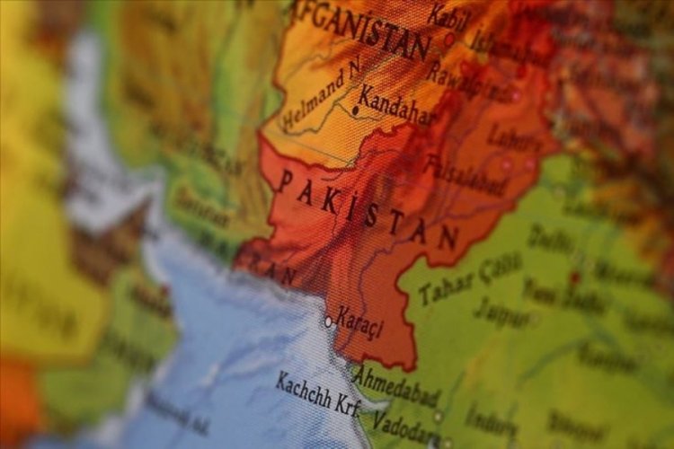 Pakistan'da askeri tesise bombalı saldırı: 6 asker öldü