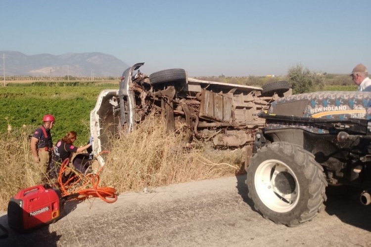Turgutlu'da kamyonet takla attı: 2 yaralı