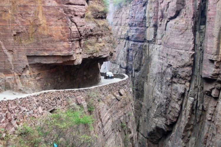 Dünyanın en tehlikeli 7 yolu!