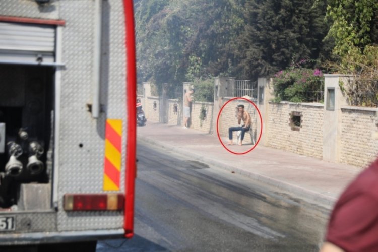 Benzin döküp evi ateşe verdi, oturup yangını izledi 