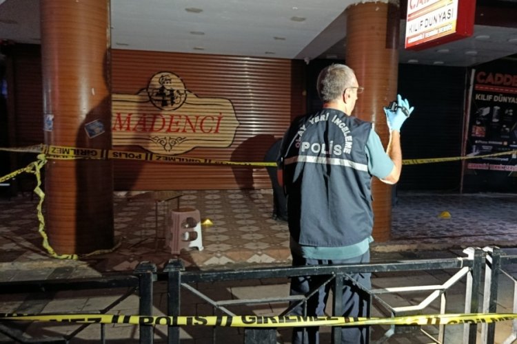 Motosikletli saldırganlar çay ocağını hedef aldı: 2 yaralı