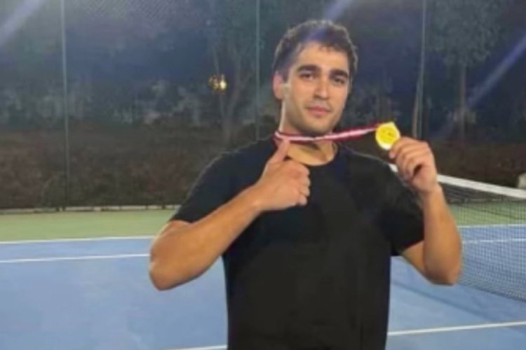  Mert Ramazan Demir, tenis turnuvasında birinci oldu 