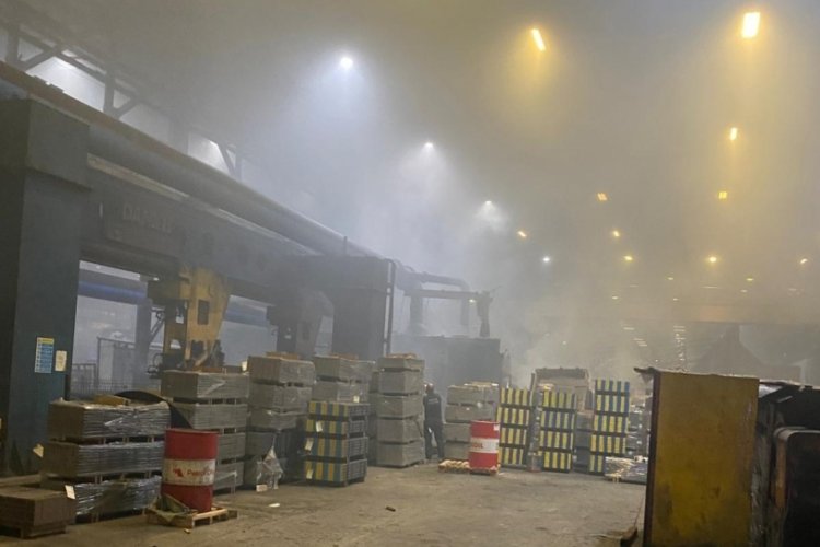 Bursa'da yangın paniği! Çok sayıda işçi hastaneye kaldırıldı...