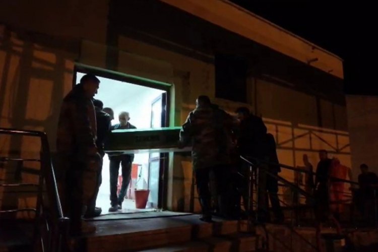 Üzerlerine yıldırım düşen baba ile oğlu hayatını kaybetti 