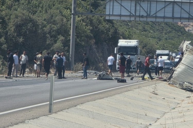 Tır devrildi, ortalık savaş alanına döndü: Genç sürücü hayatını kaybetti