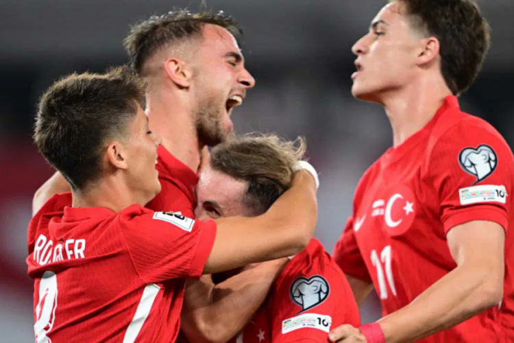 Hakan Çalhanoğlu ve Yunus Akgün'den ortak açıklama