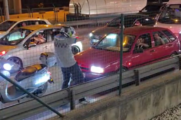 Bursa'da trafik magandaları yolu kapatarak bakın ne yaptı!