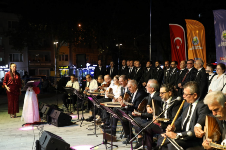 İnegöl Belediyesi TSM Korosundan muhteşem konser