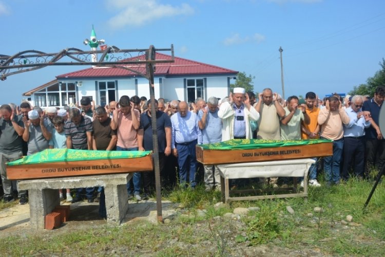 Ordu'da 'su gideri' cinayetinde ölen 2 kardeş toprağa verildi