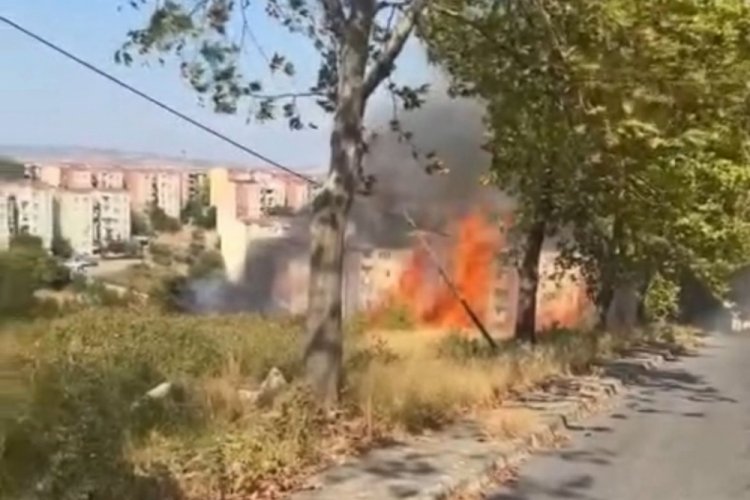 Bursa'da otluk alanda çıkan yangına ekiplerden hızlı aksiyon! Büyümeden söndürüldü...