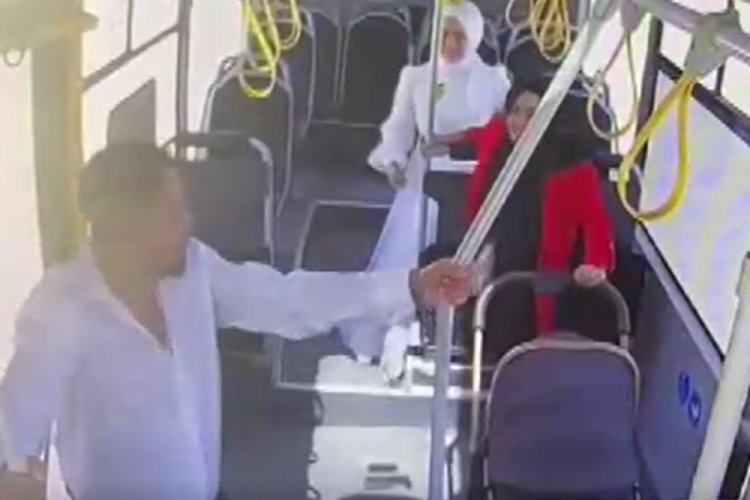 Bursa'da genç çifti nikaha halk otobüsü yetiştirdi! Şahit şoför oldu...