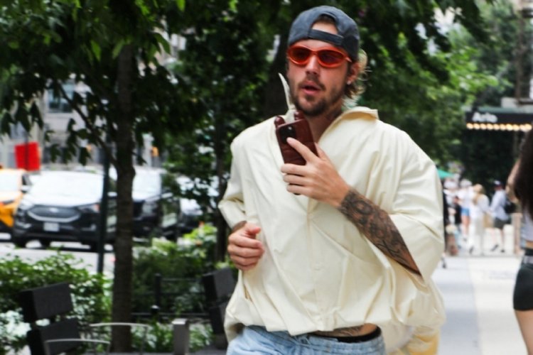  Justin Bieber'dan beklenen yeni albüm geldi 