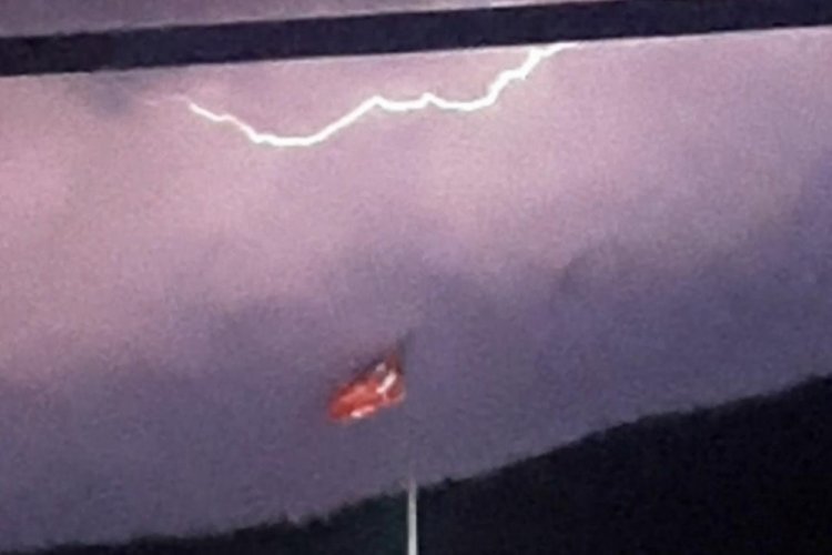 Bursa'da gece gökyüzü gündüze döndü!
