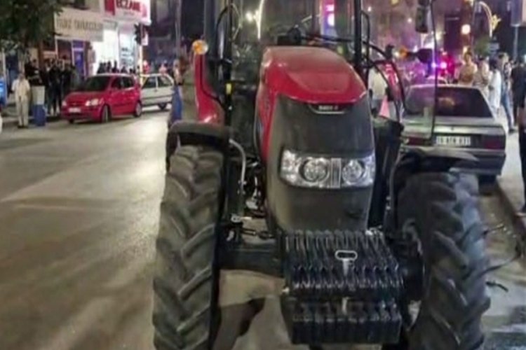 Alkollü sürücü traktörle 3 otomobile çarptı; ehliyetine el konuldu