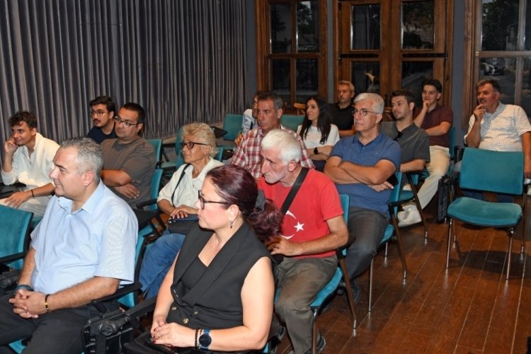 Osmangazi Belediyesi düzenlediği buluşmalarla gençlerin ufkunu açıyor