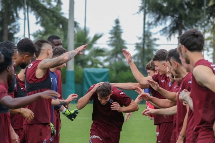 Trabzonspor'un yeni transferi Ernest Muçi ilk antrenmanına çıktı