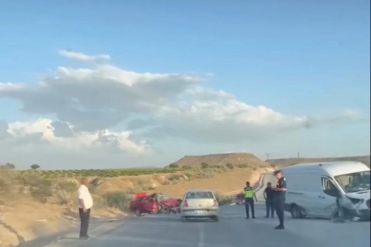 Nevşehir'de otomobil ile minibüs kafa kafaya çarpıştı: 1 ölü, 2 yaralı
